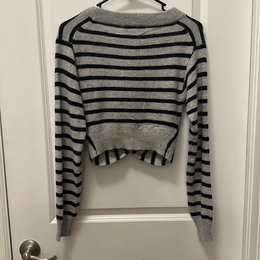 NWT Olivaceous Crop Sweater - Medium - Picture 5 of 5